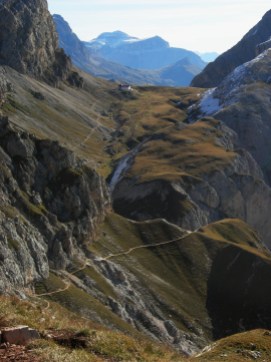 Trail to Rifugio Tiersr Alpl Huttee